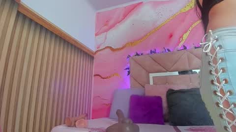 Sarah  online show from December 1, 2025, 6:24 pm