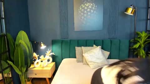 Taylor Bennet online show from February 10, 2025, 6:35 pm