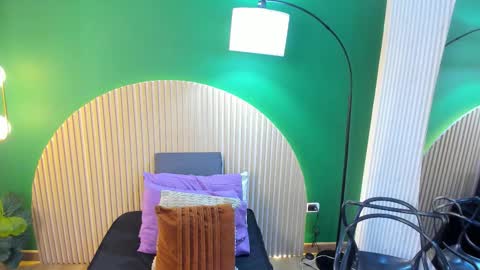 Taylor Bennet online show from November 24, 2025, 11:21 am