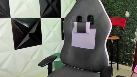 Taylor online show from April 18, 2026, 11:49 pm