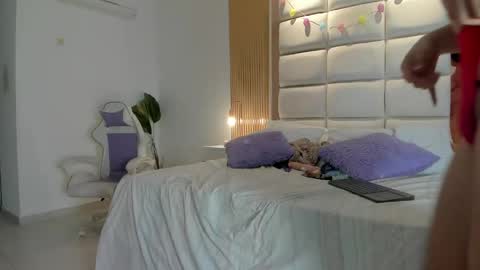 Snapshot of taylor_royall_ chatting on April 9, 2026, 7:52 pm Taylor online show from April 9, 2026, 7:52 pm