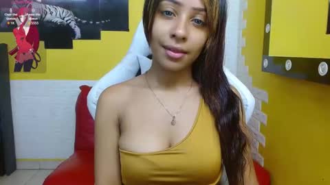 Snapshot of taylor_sophie chatting on April 22, 2026, 7:04 pm Taylor online show from April 22, 2026, 7:04 pm