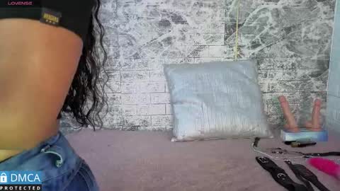 Tay online show from November 10, 2025, 3:05 am