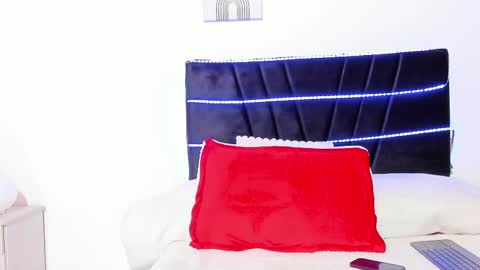 taylormaccurdy_ online show from November 13, 2025, 4:39 pm