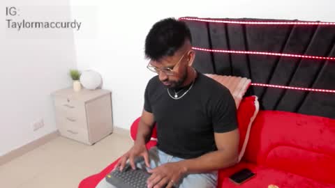 taylormaccurdy_ online show from December 1, 2025, 2:00 pm