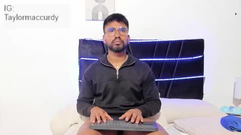 taylormaccurdy_ online show from December 15, 2025, 2:10 pm