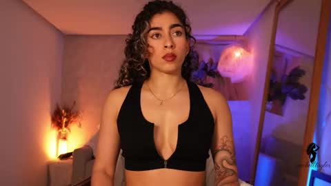 taylormichell online show from November 30, 2025, 8:35 pm