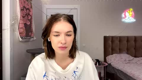 Snapshot of taynabourgois chatting on October 9, 2025, 2:48 pm Bella online show from October 9, 2025, 2:48 pm