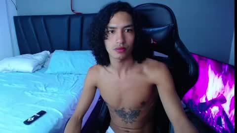 Tayron online show from April 12, 2026, 2:33 pm