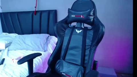 Snapshot of tayronx33 chatting on April 25, 2026, 3:42 pm Tayron online show from April 25, 2026, 3:42 pm