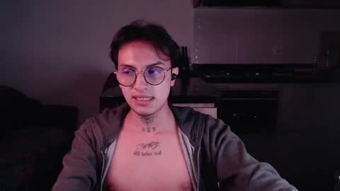 Teo independent model online show from February 15, 2025, 5:09 am