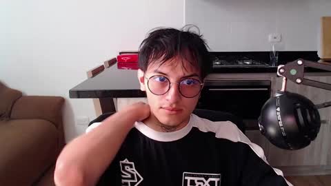 Teo independent model online show from April 15, 2026, 3:41 pm