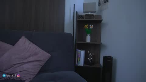 Snapshot of te_para_dos chatting on May 1, 2026, 4:33 pm Leo and Luna online show from May 1, 2026, 4:33 pm