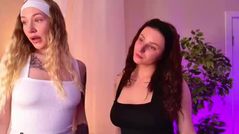 Eva  Emilia online show from October 16, 2025, 1:01 pm