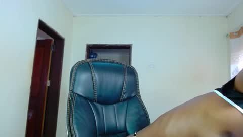 Snapshot of teasequeen01 chatting on October 7, 2025, 10:34 am queen online show from October 7, 2025, 10:34 am