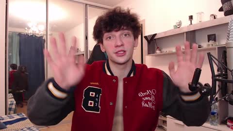 Teddy online show from December 8, 2024, 6:39 pm