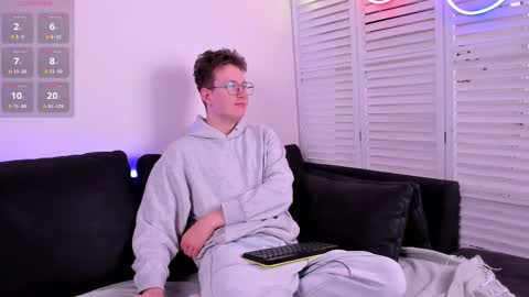 Teddy online show from November 21, 2025, 7:40 am