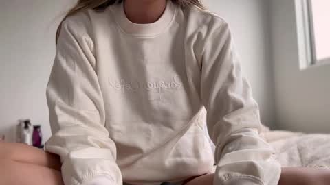 Amy No penetration Virgiin giirl online show from October 20, 2025, 11:43 am