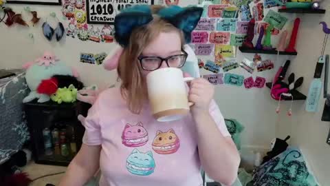 Snapshot of ten_tickle_pixie chatting on April 22, 2026, 7:15 pm Pixie and Tentacle Overlord online show from April 22, 2026, 7:15 pm