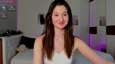 Snapshot of tender_babyy chatting on January 13, 2025, 5:33 pm Sexy girl Li online show from January 13, 2025, 5:33 pm