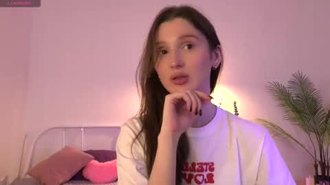 Snapshot of tender_babyy chatting on September 9, 2025, 12:15 pm Sexy girl Li online show from September 9, 2025, 12:15 pm