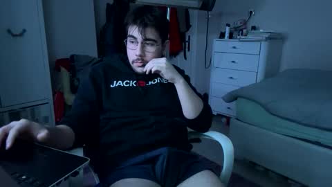 Teo online show from March 7, 2026, 1:24 am