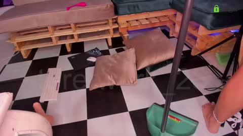 teresa  help me reach 100 like online show from February 19, 2025, 4:34 am