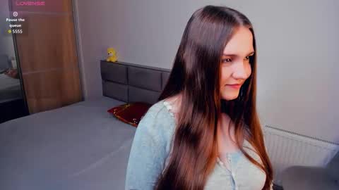 Julia online show from March 3, 2026, 6:03 pm