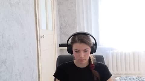 Anny Simpson online show from September 27, 2025, 6:18 am