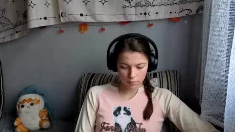 Anny Simpson online show from November 19, 2025, 4:23 am