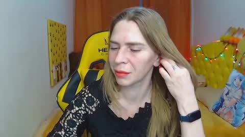 Snapshot of tessadaybreak chatting on March 1, 2025, 2:34 pm tessadaybreak online show from March 1, 2025, 2:34 pm