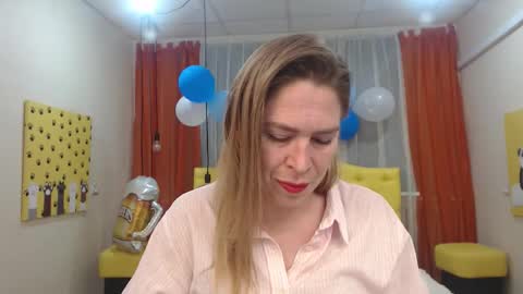Snapshot of tessadaybreak chatting on September 18, 2025, 6:48 am tessadaybreak online show from September 18, 2025, 6:48 am