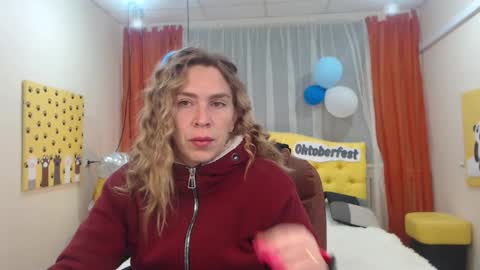 Snapshot of tessadaybreak chatting on September 29, 2025, 6:29 am tessadaybreak online show from September 29, 2025, 6:29 am