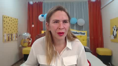 Snapshot of tessadaybreak chatting on October 9, 2025, 8:01 am tessadaybreak online show from October 9, 2025, 8:01 am