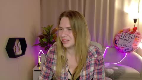 Snapshot of tessadaybreak chatting on May 25, 2026, 8:31 am tessadaybreak online show from May 25, 2026, 8:31 am