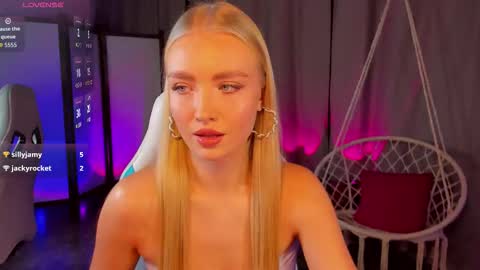 TessaHamilton online show from December 20, 2025, 8:21 am