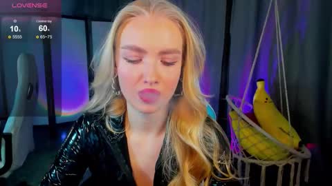 TessaHamilton online show from February 11, 2026, 8:41 am