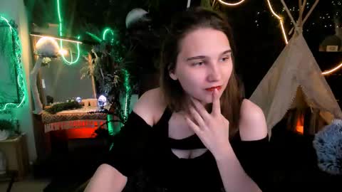 Snapshot of tessamill chatting on September 18, 2025, 5:42 am Tessa online show from September 18, 2025, 5:42 am