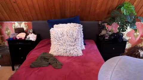 Tessa online show from April 20, 2026, 1:58 pm