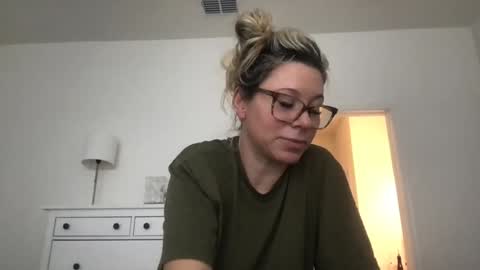 Daphne Summers online show from November 1, 2025, 6:43 pm