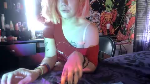 TEXASGIRLLLL online show from September 25, 2025, 4:11 pm