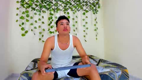 teylor_hot_21cm online show from April 12, 2026, 5:23 am