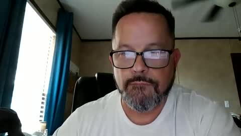 tgchkn86 online show from October 9, 2025, 5:55 pm