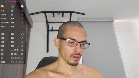 Snapshot of th_russ chatting on February 10, 2025, 1:11 pm INSTAGRAM Th1rss online show from February 10, 2025, 1:11 pm