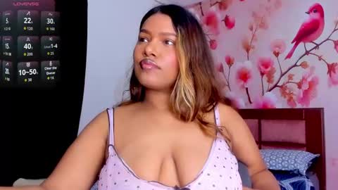 Snapshot of thais_waldrof chatting on June 28, 2026, 4:51 am Andreina online show from June 28, 2026, 4:51 am