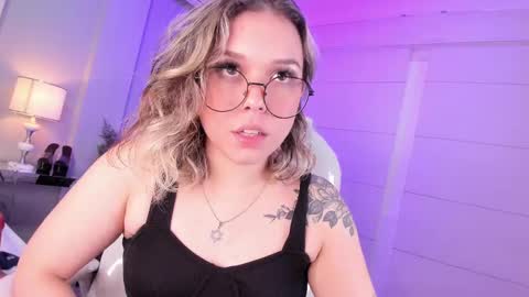 Snapshot of thalia21_ chatting on March 1, 2025, 8:02 am Thalia21 online show from March 1, 2025, 8:02 am