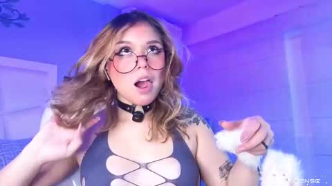 Snapshot of thalia21_ chatting on October 18, 2025, 12:35 am Thalia21 online show from October 18, 2025, 12:35 am