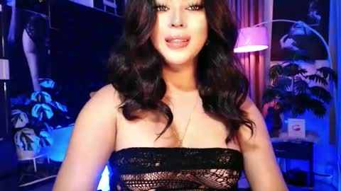 Snapshot of thalia_cambridge chatting on November 18, 2025, 9:19 pm THALIA online show from November 18, 2025, 9:19 pm