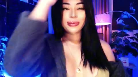 Snapshot of thalia_cambridge chatting on November 19, 2025, 10:21 pm THALIA online show from November 19, 2025, 10:21 pm