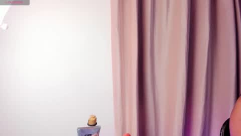 Thalia Rivera online show from November 22, 2025, 2:10 am